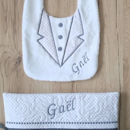 Bavoir et pochette à lingettes