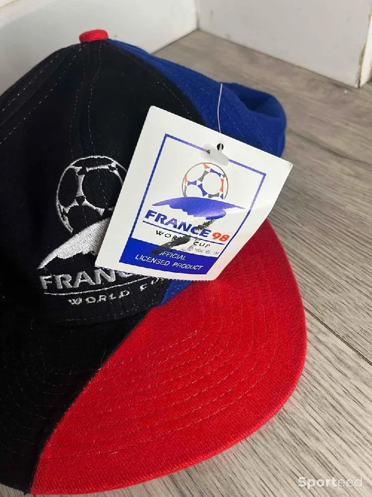 Casquette vintage France 98 neuf Ajouté le : 27/02/2024