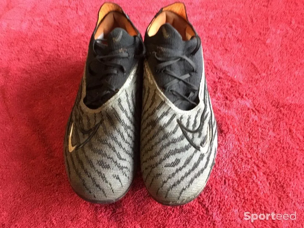 Chaussure de foot  d'occasion Ajouté le : 31/07/2023