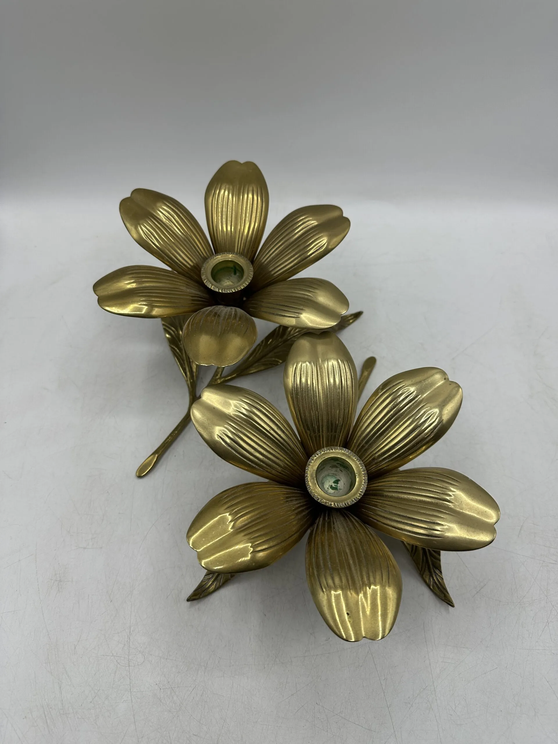 Duo de bougeoirs cendriers tulipes en laiton - Ressourcerie Histoires Sans Fin