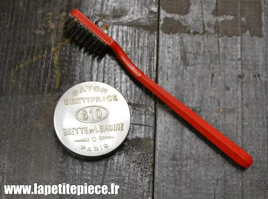Savon dentifrice et brosse à dents, france ww2
