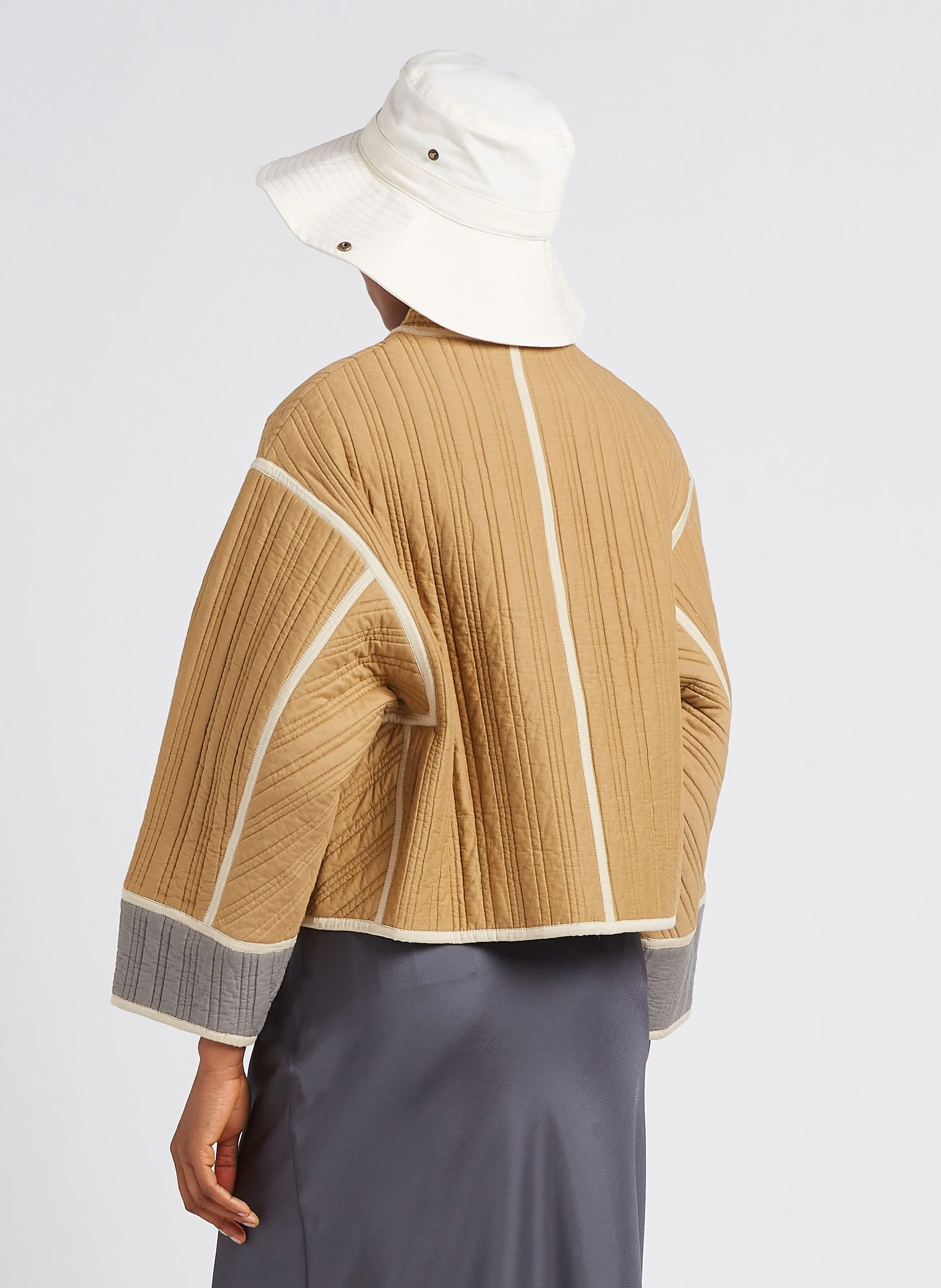 VESTE AMPLE COL MONTANT MATELASSéE EN COTON PATCHOULI - SOEUR pour FEMME | Printemps